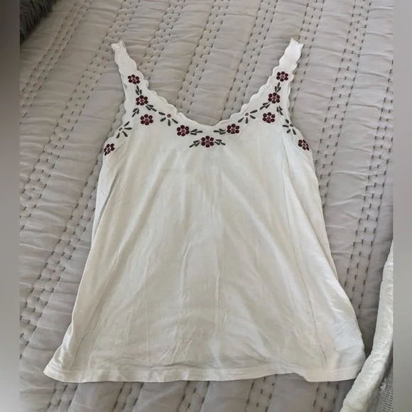 American Eagle Soft & Sexy White Tank Top with Floral Embroidery - Picture 2 of 5